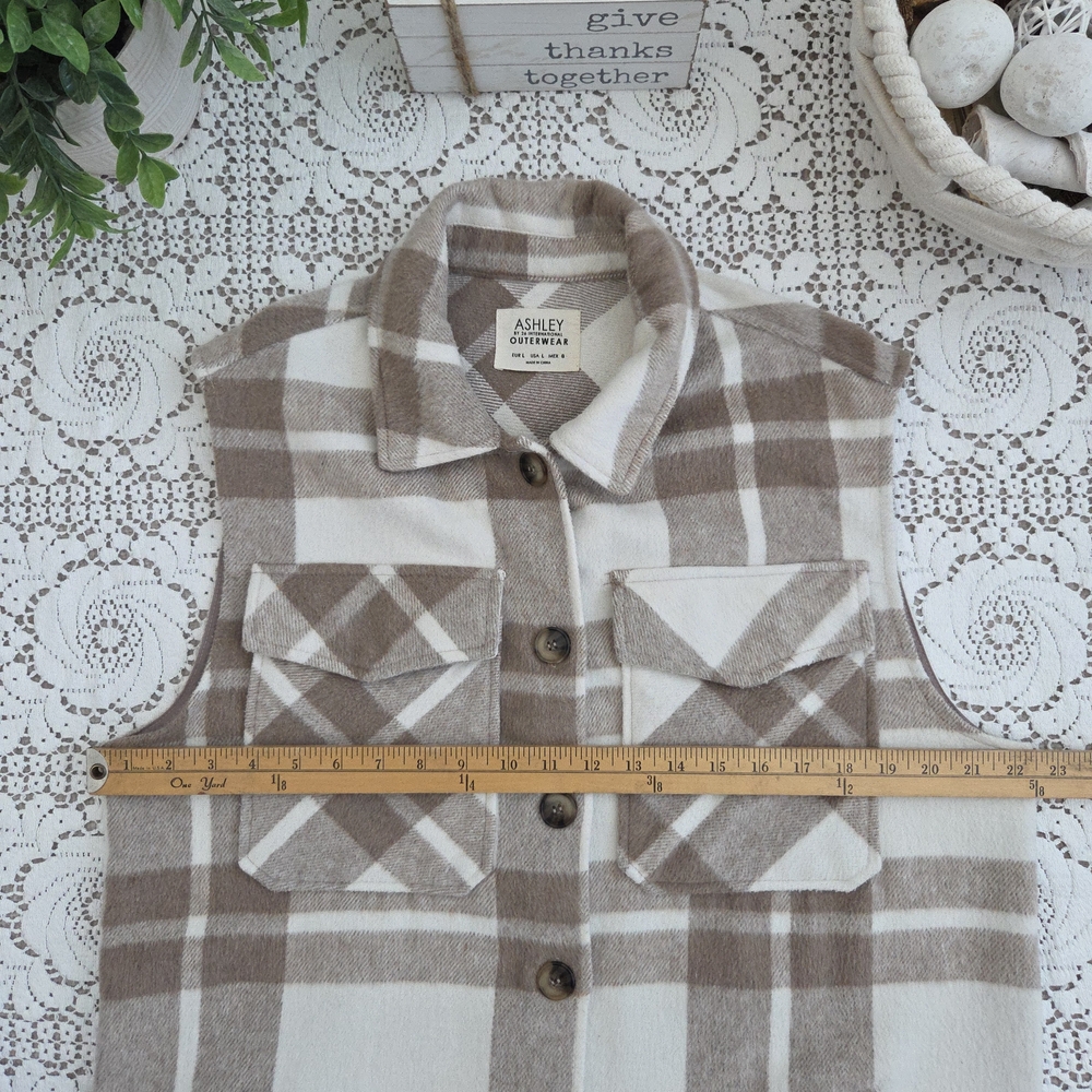 Ashley By 26 International Outerwear Tan and Cream Plaid Vest Size Large - Picture 4 of 5